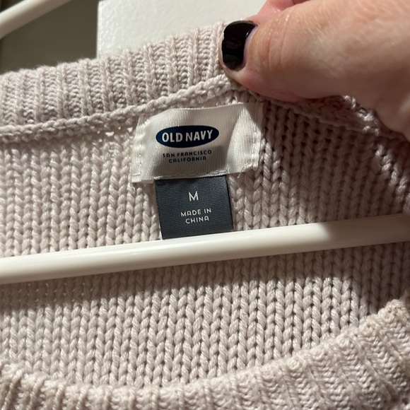Old Navy Cableknit Sweater- size Medium- cream - Picture 2 of 3